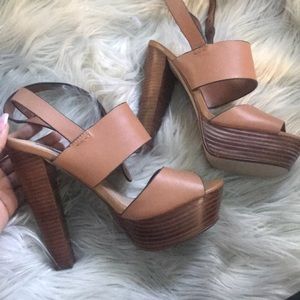 STEVE MADDEN LEATHER PUMPS